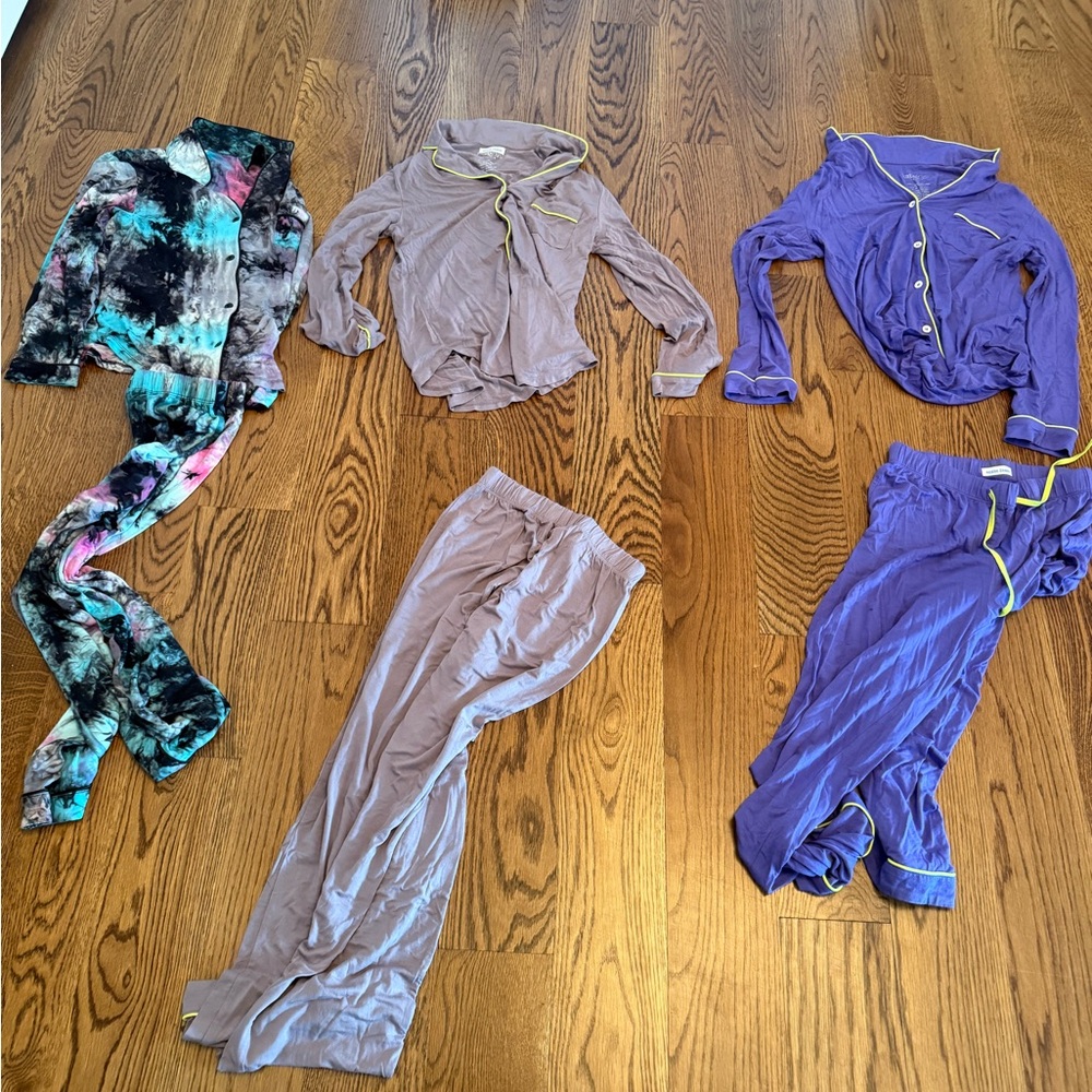3 pairs of womens (junior xs) pajamas barely worn!